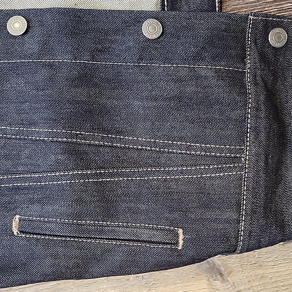 Levi's Men's 1990s Relaxed Fit Trucker  Dark Blue Denim Jacket - Picture 9 of 14